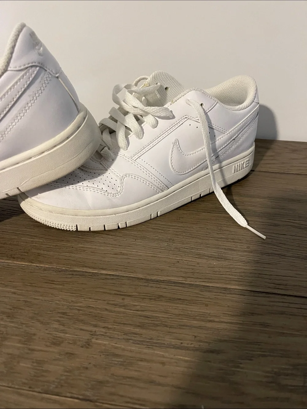 Nike Youth Size 6Y White Low-Top Leather Sneakers